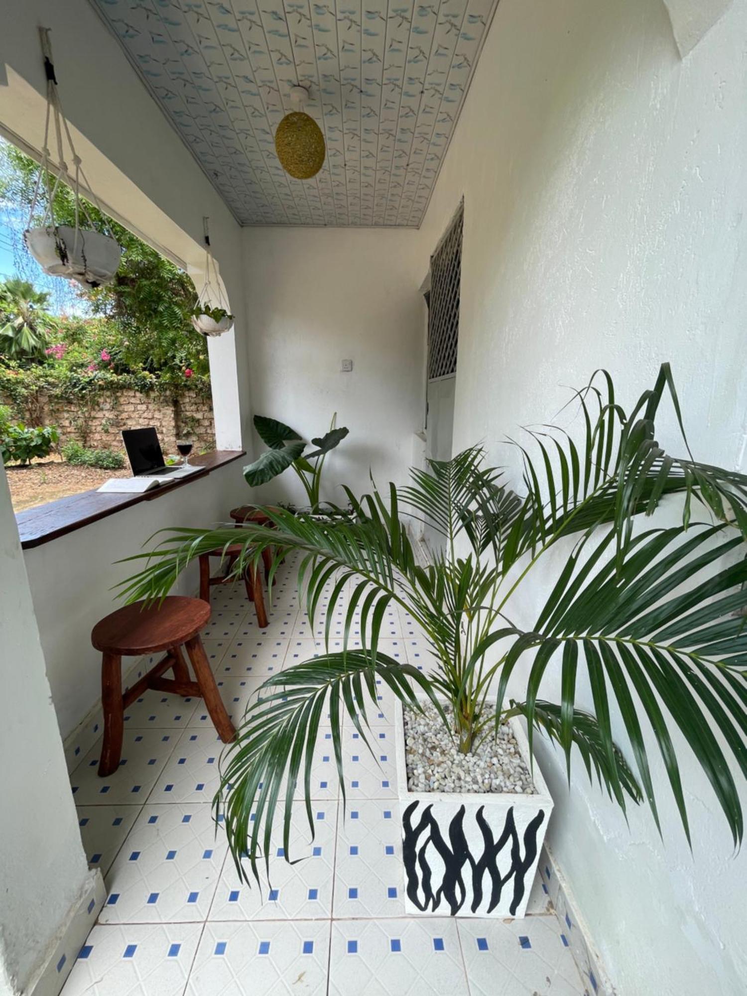 Savita House Diani Magutu Exteriör bild